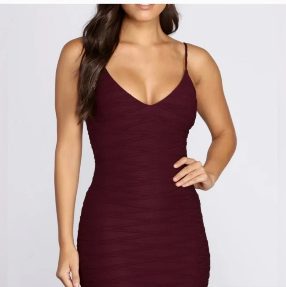 Elegant Burgundy Spaghetti Strap Dress